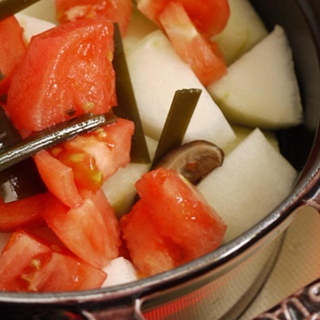 ストウブで冬瓜とトマトのスープ煮