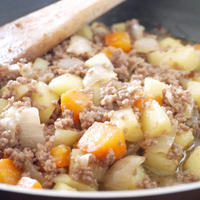 我が家の定番☆肉じゃがオムレツ