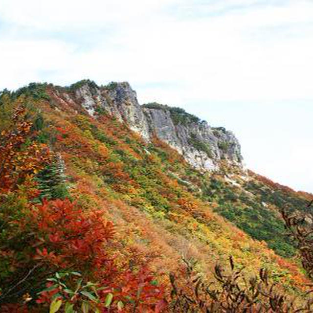 紅葉の三方岩岳(1736m)と野谷荘司山(1797m)　