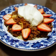 【家ごはん】 春のパスタ🌼 * いちごボロネーゼパスタ * イカスミパスタと ミネストローネ