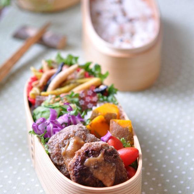 味噌ケチャップ入りのハンバーグ弁当