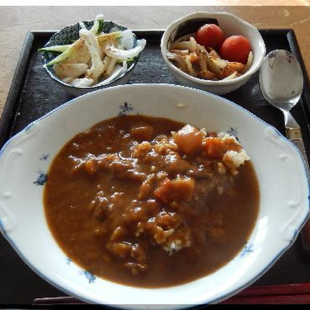 レトルトカレーで朝食～それなりに美味しいね！