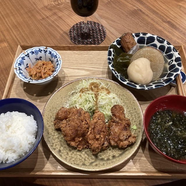 【献立】鶏の唐揚げ、人参の胡麻和え、おでん、あおさのお味噌汁、ワイン