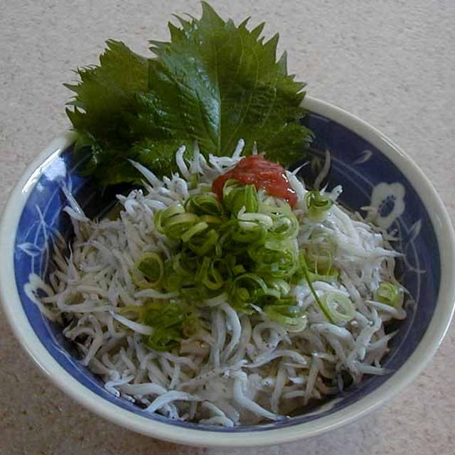 釜揚げしらす丼梅肉ソース