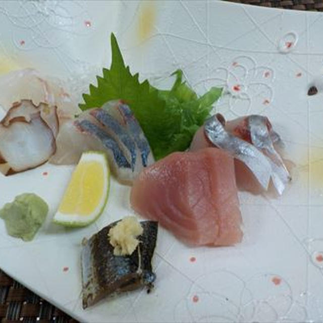 寿し四海で味わうお刺身盛り合わせ、鱈の白子、穴子の炙りと天麩羅。