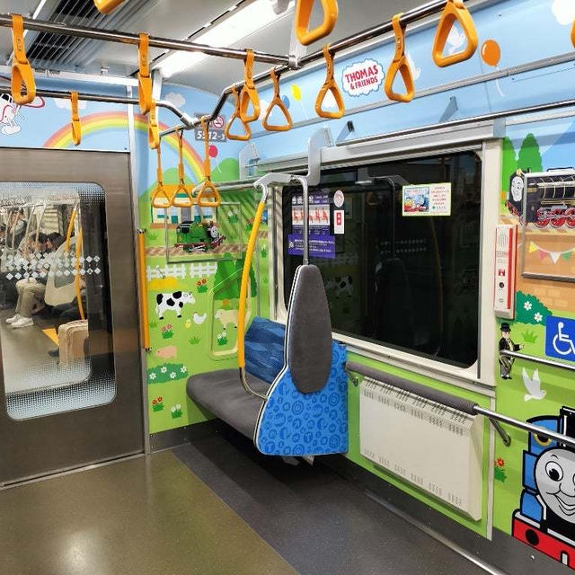 きかんしゃトーマスの通勤電車に遭遇♪