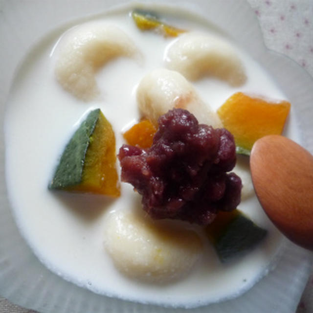 ヘルシースイーツ　豆腐白玉とかぼちゃのココナツミルクがけ