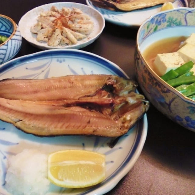 焼き豆腐といたや貝の煮物とホッケの開き