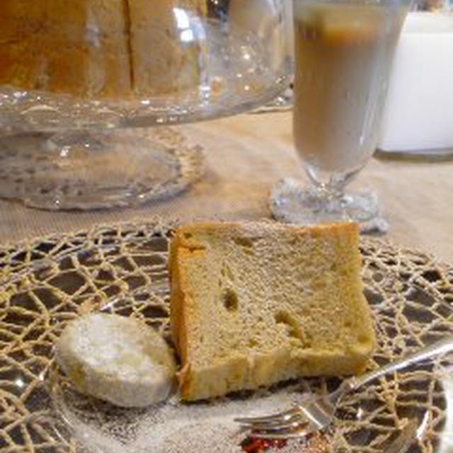 ｍａｍａ’cafeと・・・めかぶとたたき山芋の梅酢和え。