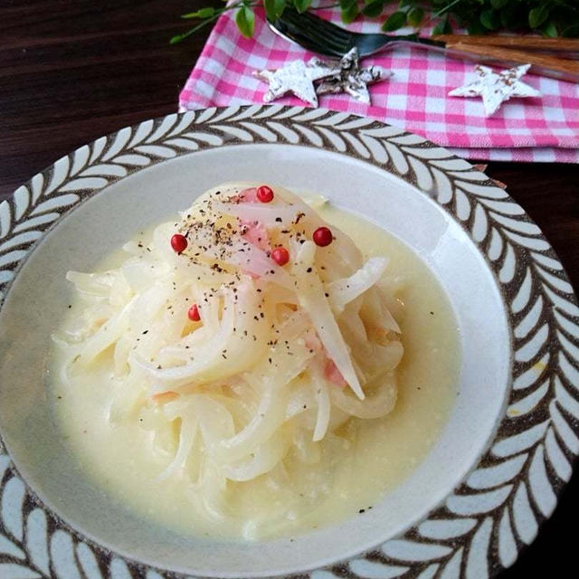 レンジの回数がポイント☆新玉ねぎのみで作る〜新玉ミルクチーズパスタ