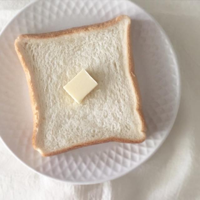 牛乳塗って蒸すだけ！　いつもの食パンを「生食パン」に変身させる方法