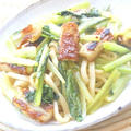 ポン酢醤油でサッパリ！こんがりちくわと小松菜の焼きうどん。