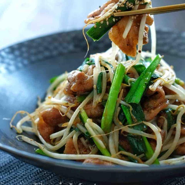 お手軽！簡単！＊豚こまともやしとニラの中華炒め＊﻿