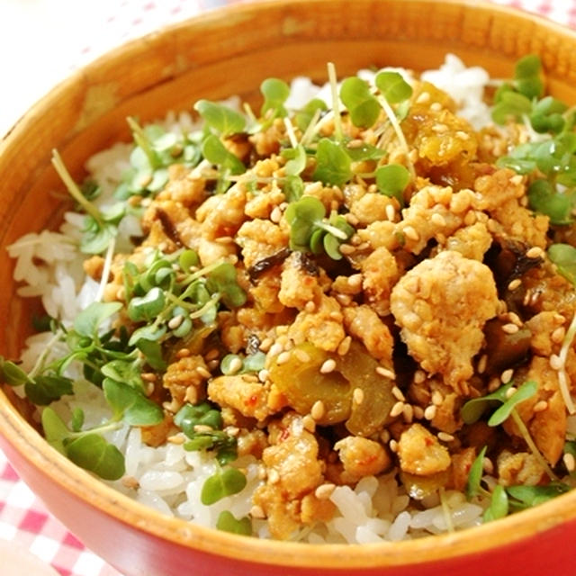 豚ひき高菜の豆板醤丼