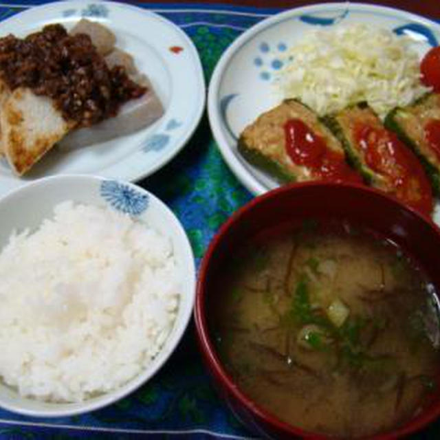 和食の日！ピーマンの鶏肉詰めと、焼き長芋とこんにゃくの豚味噌かけ。