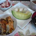 今朝の自分ご飯、昨夜の天ぷらで、小天丼とか、生協の初メロンとか。