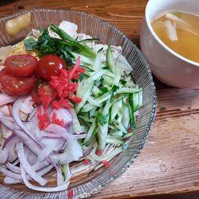 冷麺（冷やし中華）。かけうどんイイダコ天乗せ