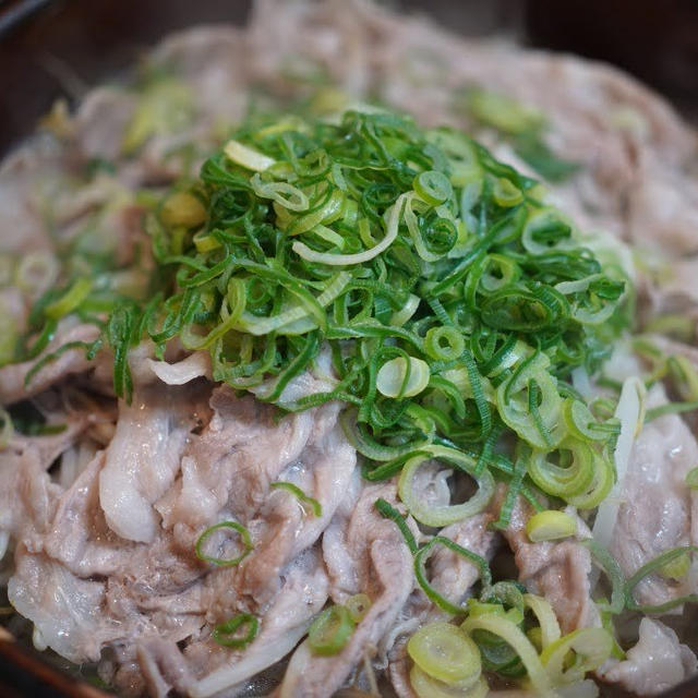 コスパの高い、豚肉ともやしの酒鍋（優作鍋って言うらしい）