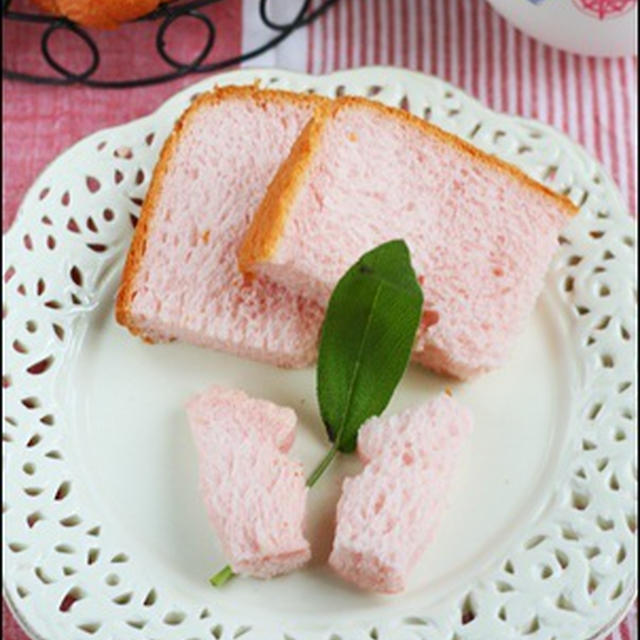 ふわふわ苺ミルク食パン
