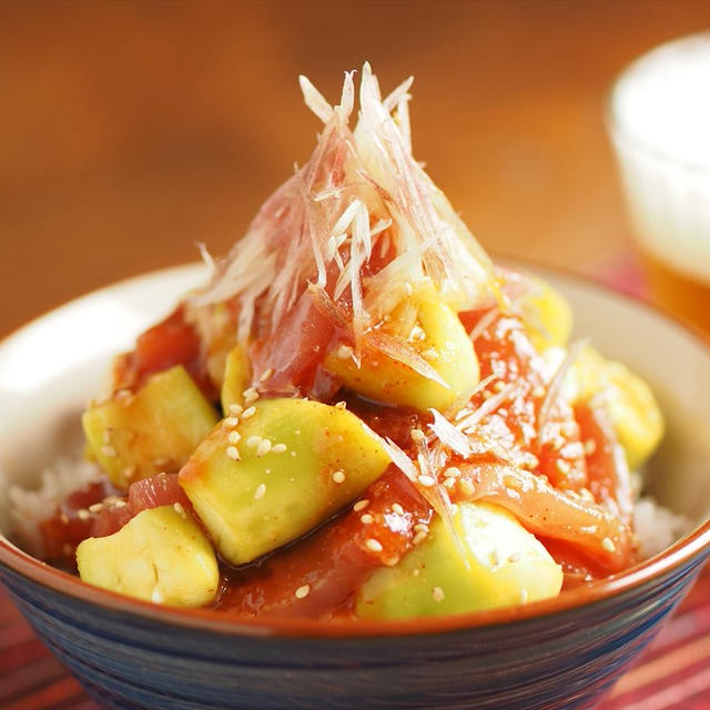 男の簡単マッスル飯、「戻りかつおと蒸し茄子のピリ辛旨たれ丼」ゴルフダイジェスト・オンライン BRUDER連載