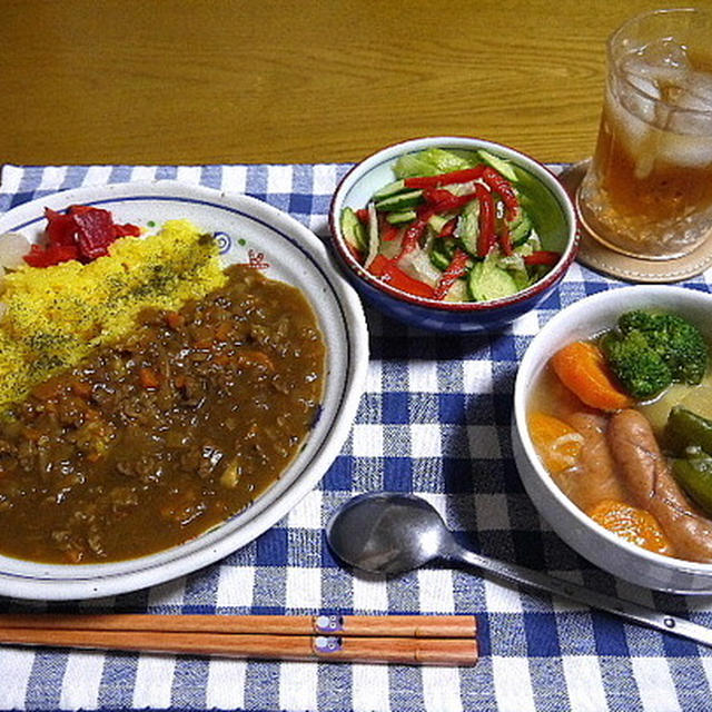 【夕食】カレーライス・ポトフ・レタスときゅうりのサラダ…