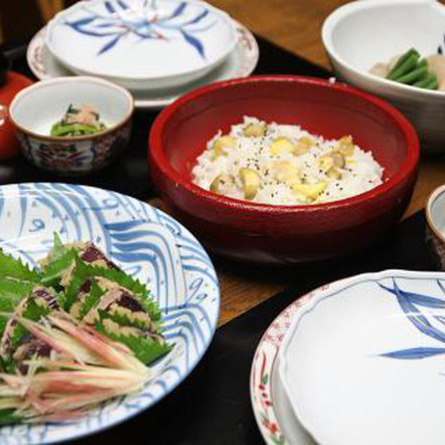 和風献立　鰹のたたき・里芋の含め煮・ほうれん草の胡麻和え・栗ご飯・わかめのお味噌汁