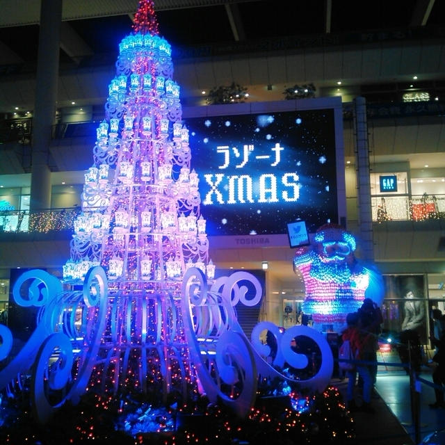 ラゾーナ川崎のクリスマスツリーと篝のまぜそば