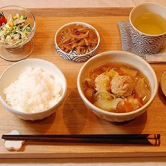 鶏むね肉１枚で作る♬２９５円肉団子鍋定食