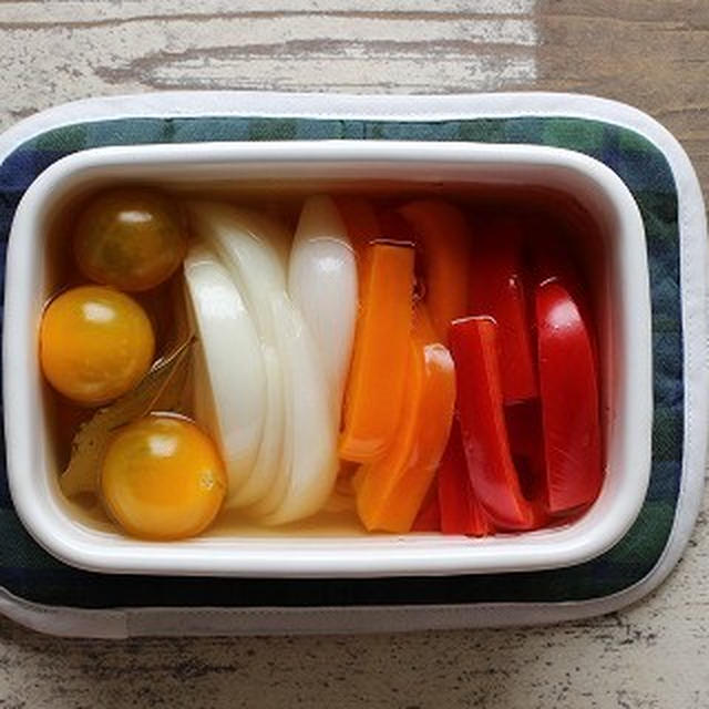 ハンパな野菜。すぐさまピクルスおひとり分。