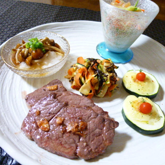 牛肉のニンニク焼きとズッキーニのチーズマヨ焼きの献立　夕ご飯