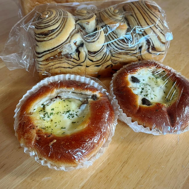 明日から春休み。パンとももと。