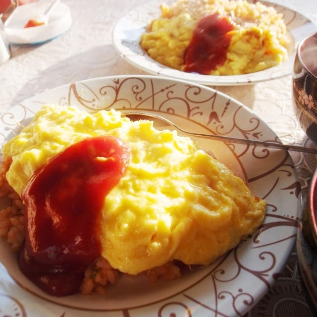 乗っけオムライスな朝ごはんとパリパリ炭火ガイヤーン