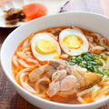 鶏もも肉のせ、ピリ辛うどんのレシピ