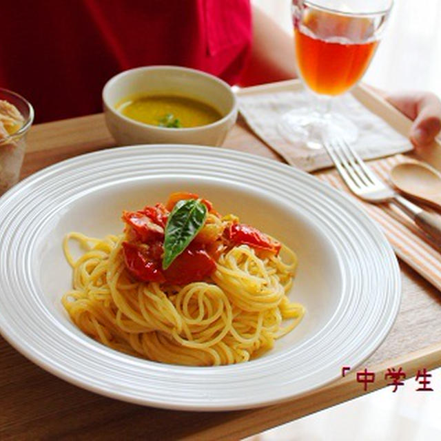 「中学生定食」　本日はパスタランチです（笑）♪