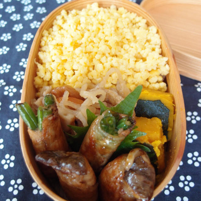 豚肉の野菜巻きと卵そぼろで男子学生弁当