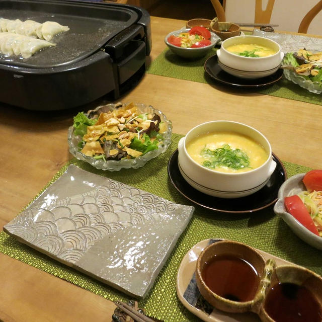 鈴木さんも毎週食べてるヘルシー餃子の晩ご飯　と　黄色いコスモス畑♪