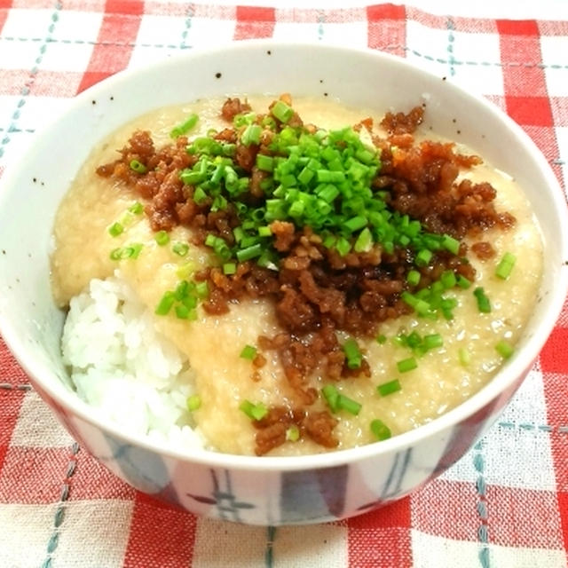 豚そぼろとろろご飯
