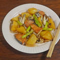 10分で簡単！秋を感じるレシピ 鮭じゃがのバター醤油炒め by KOICHIさん