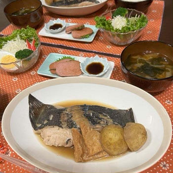 【おいちごはん】カレイの煮魚de夕食。と。【おつまみ】【息子弁当】と。今年の紅葉。