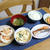 キムチーズピザとエビとセロリとブロッコリーの芯の炒めものとうどんの豆腐卵でうちごはん（レシピ付）