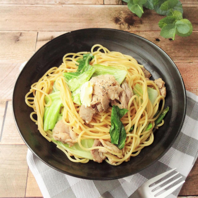 豚肉とキャベツのにんにくバター醤油パスタ