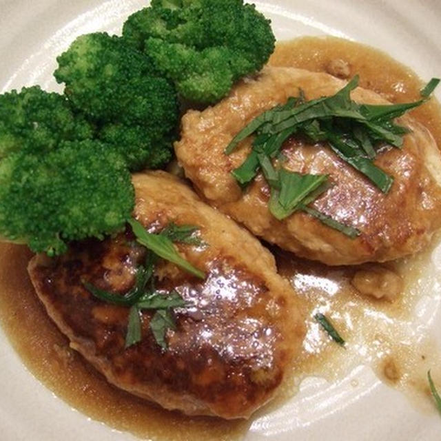 ぐーたら居酒屋へようこそ～♪　今話題の塩麹鶏胸肉の煮込みハンバーグはいかがですか☆