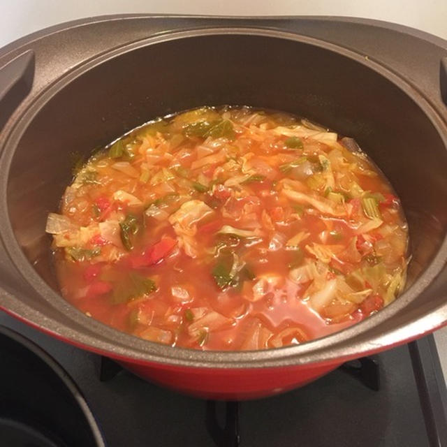 手羽元のソース焼きと無水肉じゃがとなくならないトマトスープ。