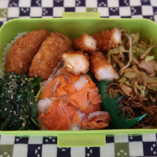 焼きそば弁当と　旦那さん作のオムそばと　”孤独のボーリング”再び♪