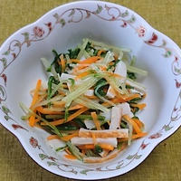 水菜とニンジンとちくわのわさび和え