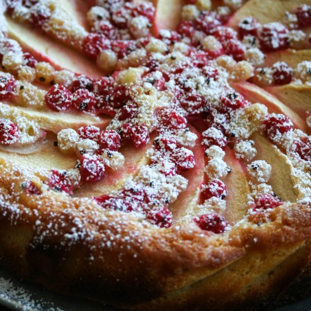 Apple Currant Yogurt Cakeヨーグルトポムポム真珠?でおめかし
