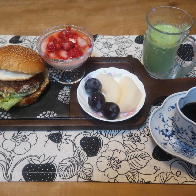 おうち＃月見バーガー＃の朝食と　ネパール料理：カレーとナン♪