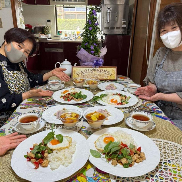 スタートしましたッ‼︎マダム率いる料理教室5月号☆ガパオライスでオープン☆