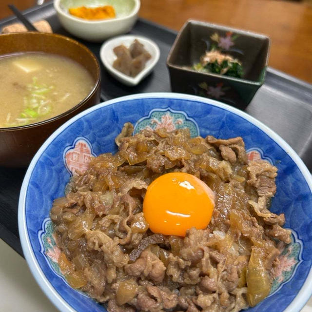 10.31☆夜ごはんは牛丼です。お肉は半額品‼️