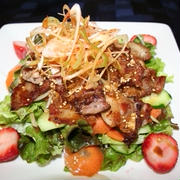 サンギョップサルサラダ　－－　豚の三段バラ肉サラダ